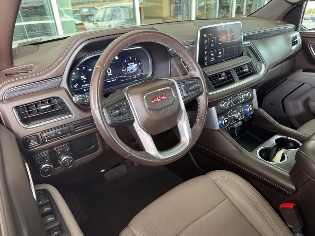 Used 2023 GMC Yukon XL SLT AWD/4WD image 3