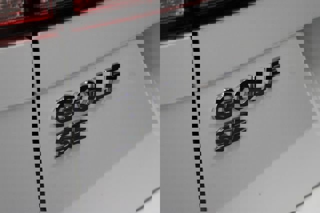 Used 2018 Volkswagen Golf SE image 8