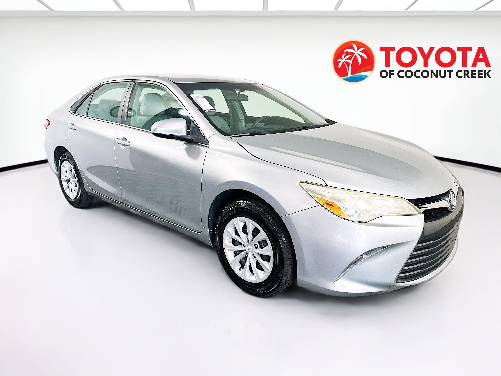 Used 2017 Toyota Camry LE image 1