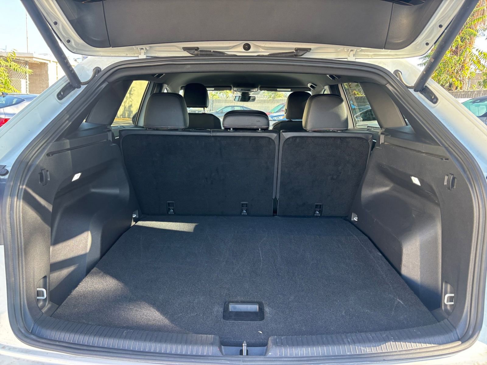 Used 2025 Volkswagen Atlas Cross Sport SE image 31