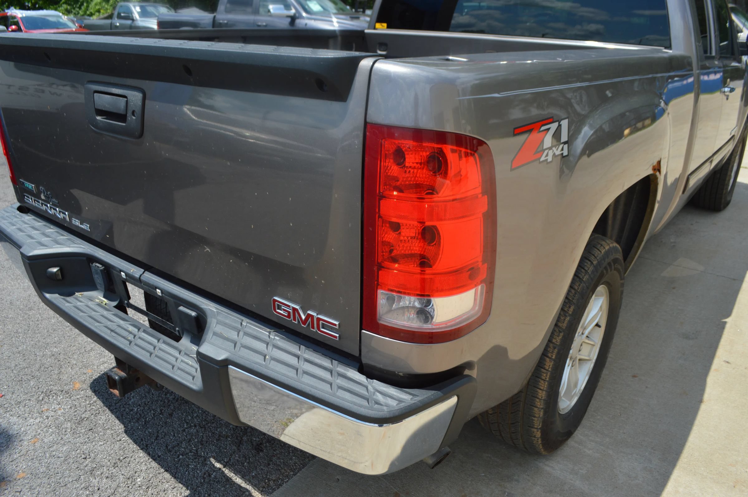 Used 2011 GMC Sierra 1500 SLE w/ Power Tech Package AWD/4WD image 9