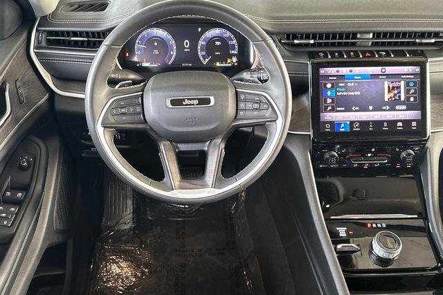 Certified 2023 Jeep Grand Cherokee L Limited w/ Black Appearance Package AWD/4WD image 14