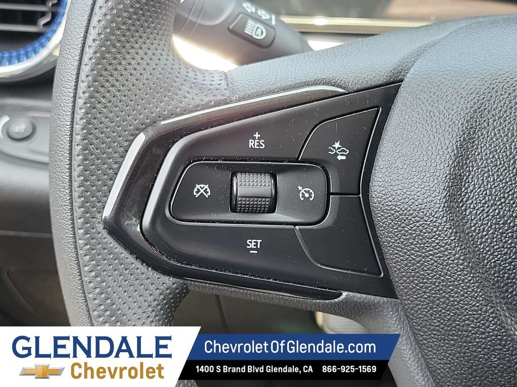 Certified 2025 Chevrolet Trax LT FWD image 30