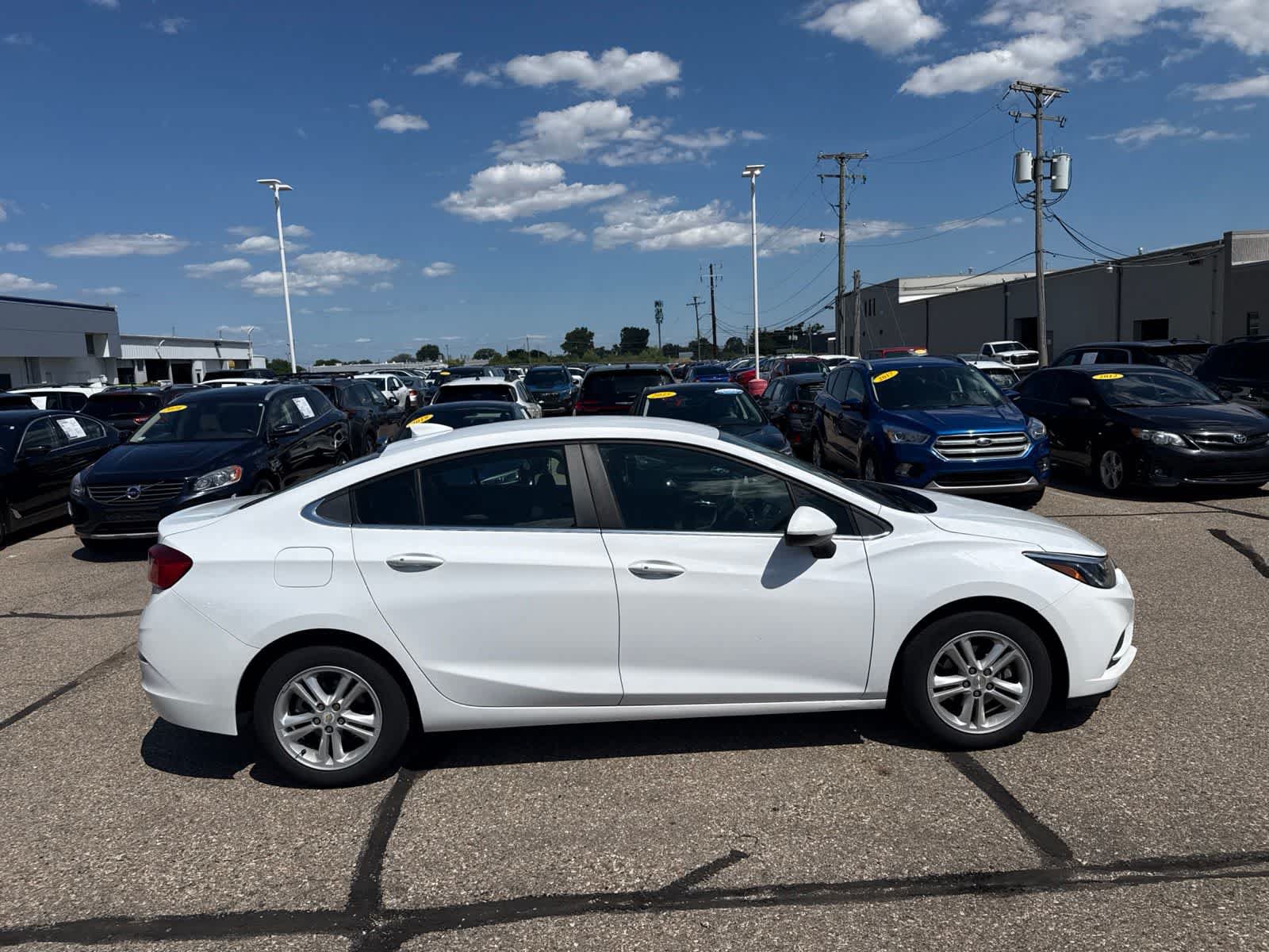Used 2018 Chevrolet Cruze LT w/ Convenience Package FWD image 9