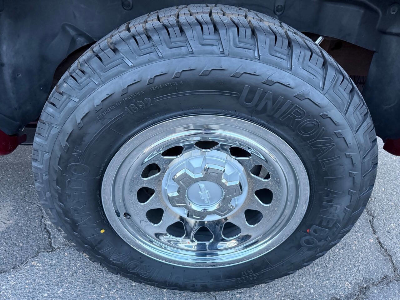 Used 2005 Chevrolet Suburban LS w/ Preferred Equipment Group image 28