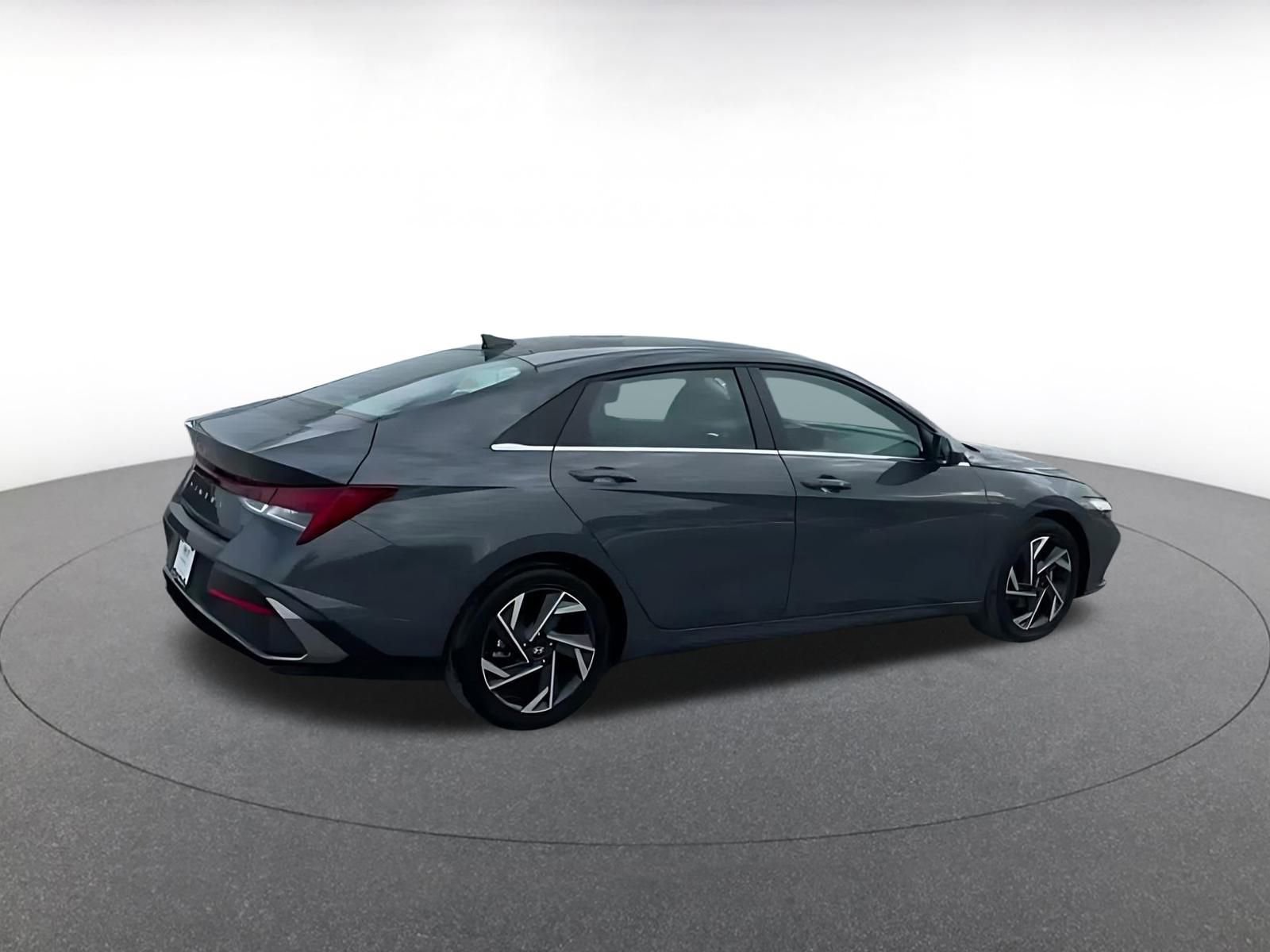 Used 2025 Hyundai Elantra SEL image 15