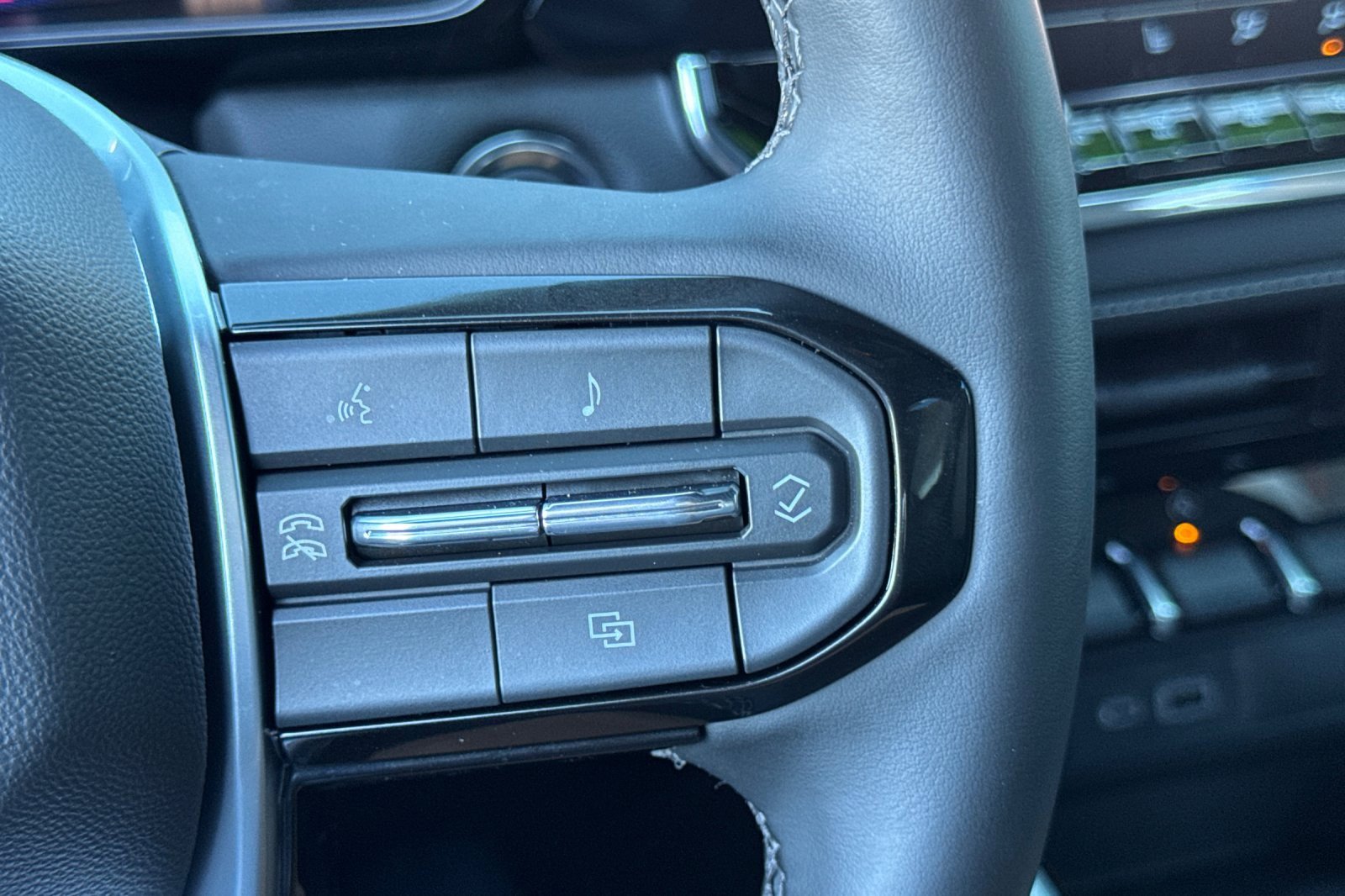 Used 2026 Chevrolet Colorado LT image 38