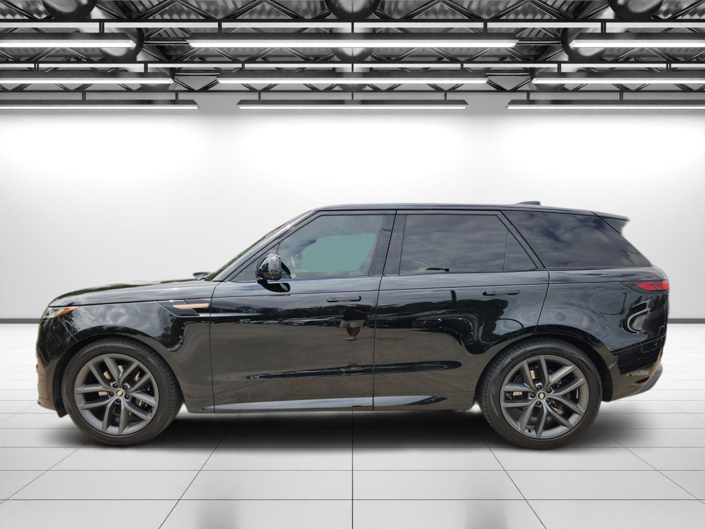 Used 2023 Land Rover Range Rover Sport SE Dynamic image 6