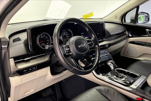 Used 2024 Kia Carnival EX image 14