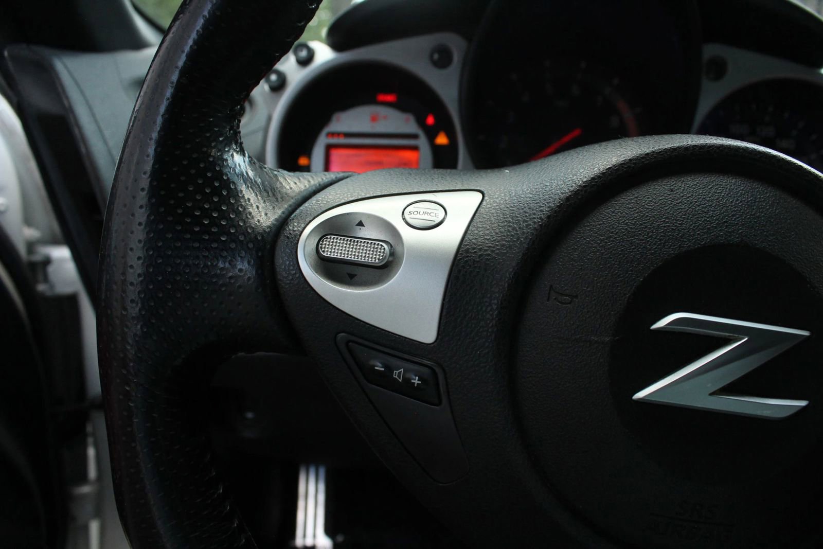 Used 2011 Nissan 370Z Coupe RWD image 21