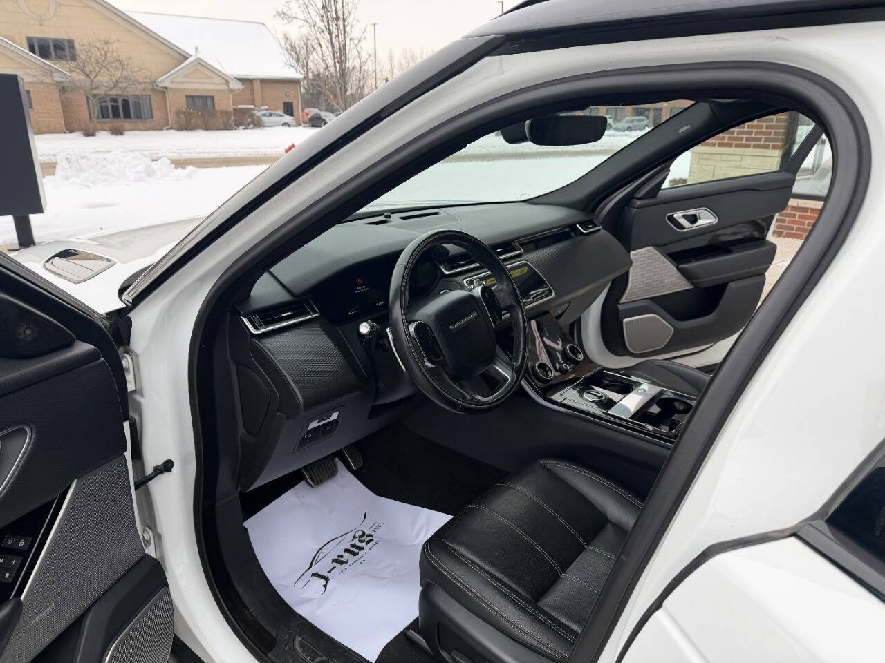 Used 2018 Land Rover Range Rover Velar R-Dynamic SE image 16