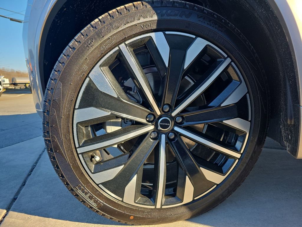 New 2026 Volvo XC90 B6 Plus w/ Protection Package Premier image 37