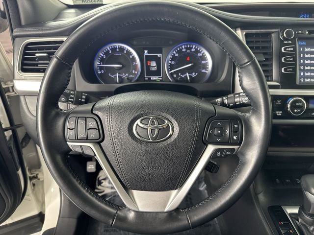 Used 2017 Toyota Highlander XLE image 12