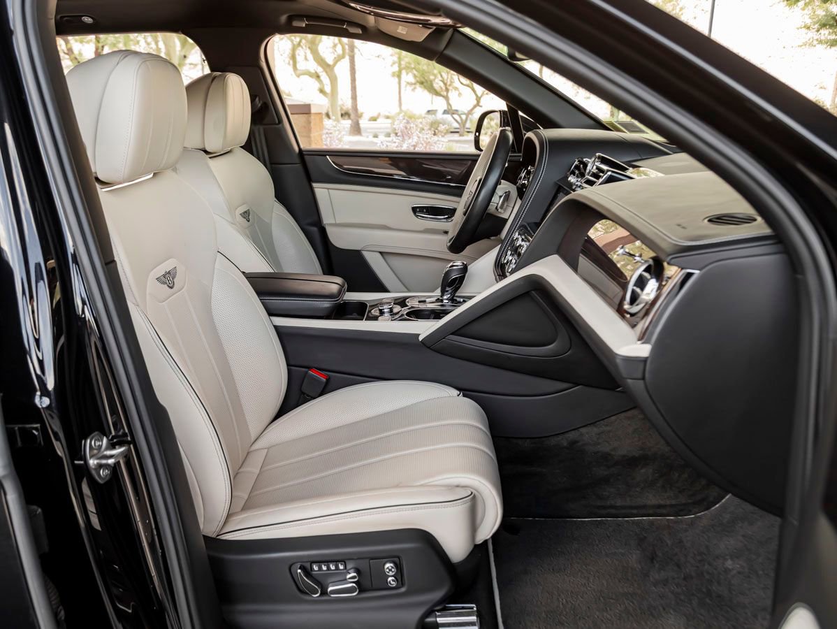 Used 2023 Bentley Bentayga Extended Wheelbase AWD/4WD image 2