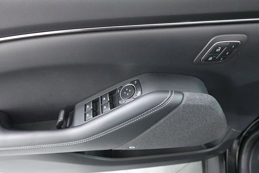 Used 2025 Ford Mustang Mach-E Premium image 9