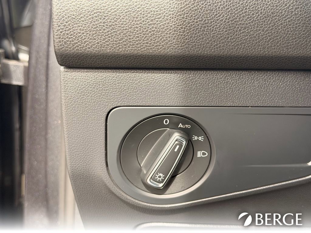 Used 2022 Volkswagen Tiguan SE image 21