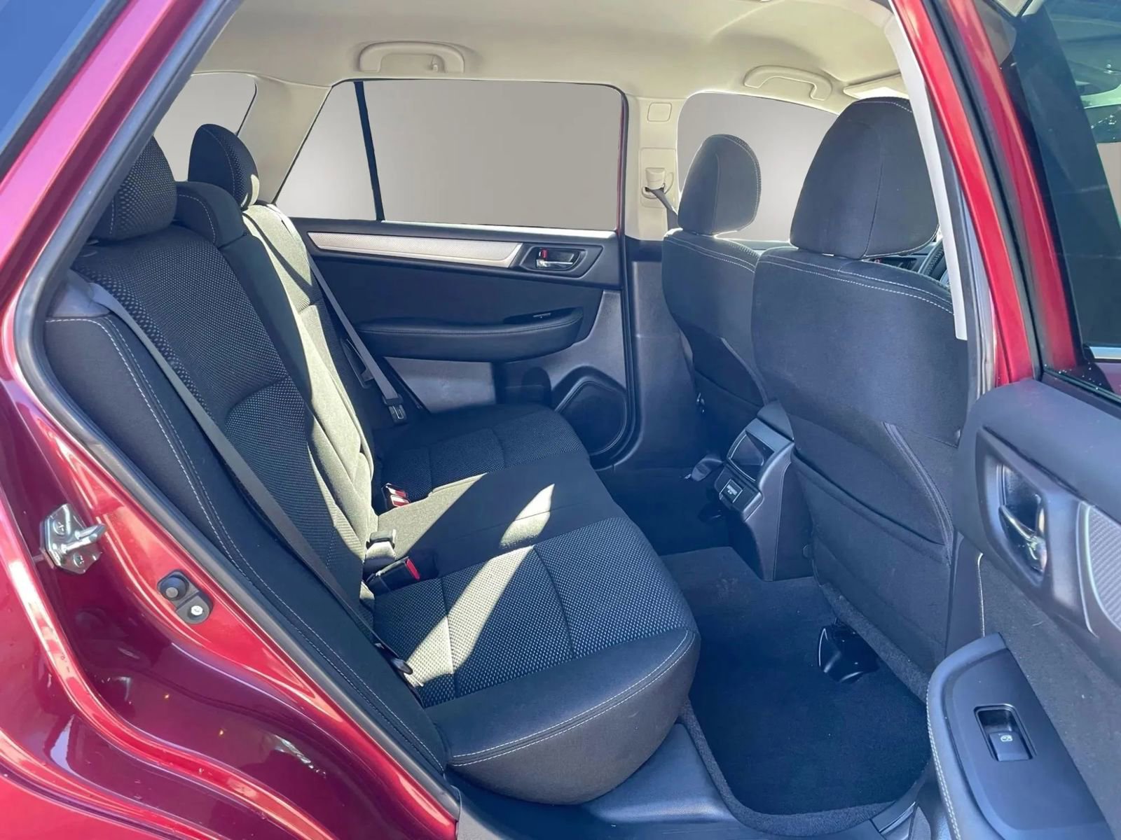 Used 2018 Subaru Outback 2.5i Premium image 25