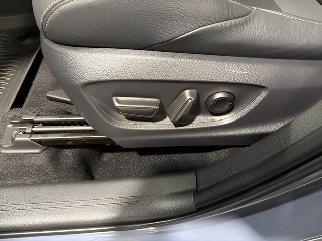 Used 2023 Subaru Solterra AWD image 13