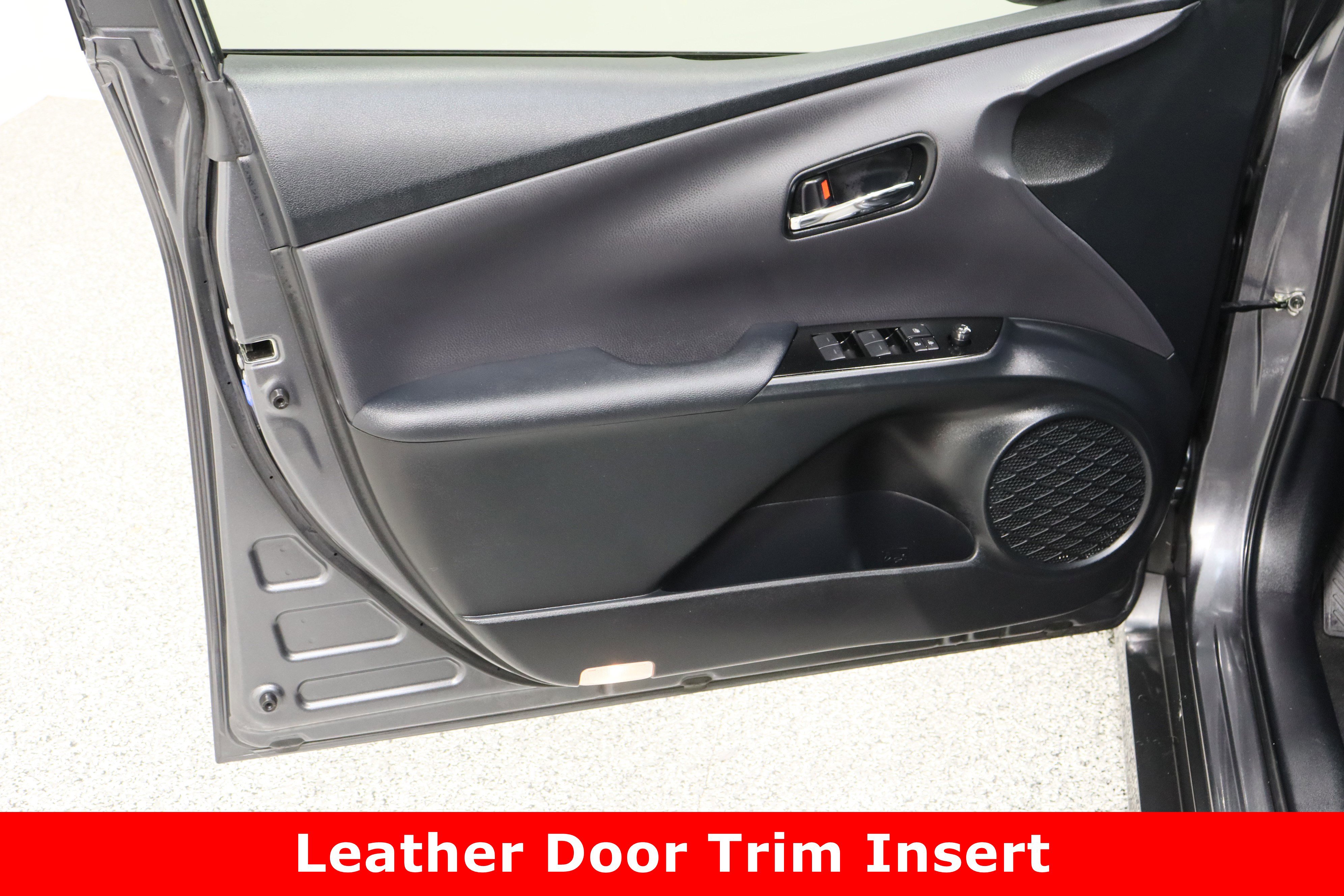 Used 2020 Toyota Prius L Eco image 12