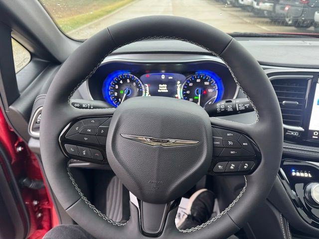 New 2026 Chrysler Pacifica Limited w/ S Appearance Package image 17