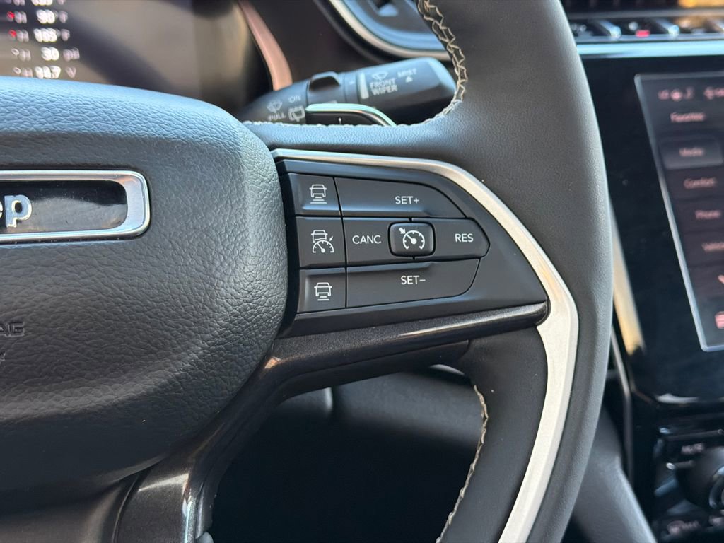 Used 2023 Jeep Grand Cherokee Altitude image 21