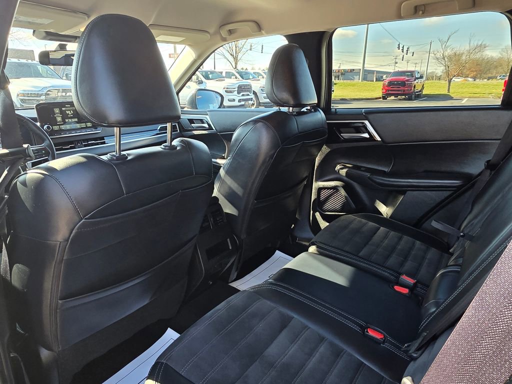 Used 2024 Mitsubishi Outlander SE image 33