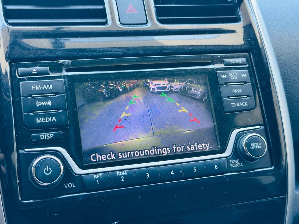 Used 2015 Nissan Versa Note FWD image 26