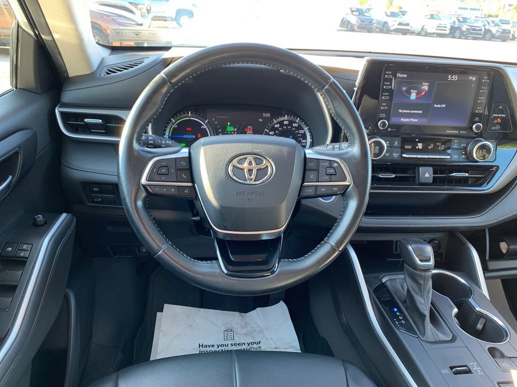 Used 2021 Toyota Highlander XLE AWD/4WD image 17