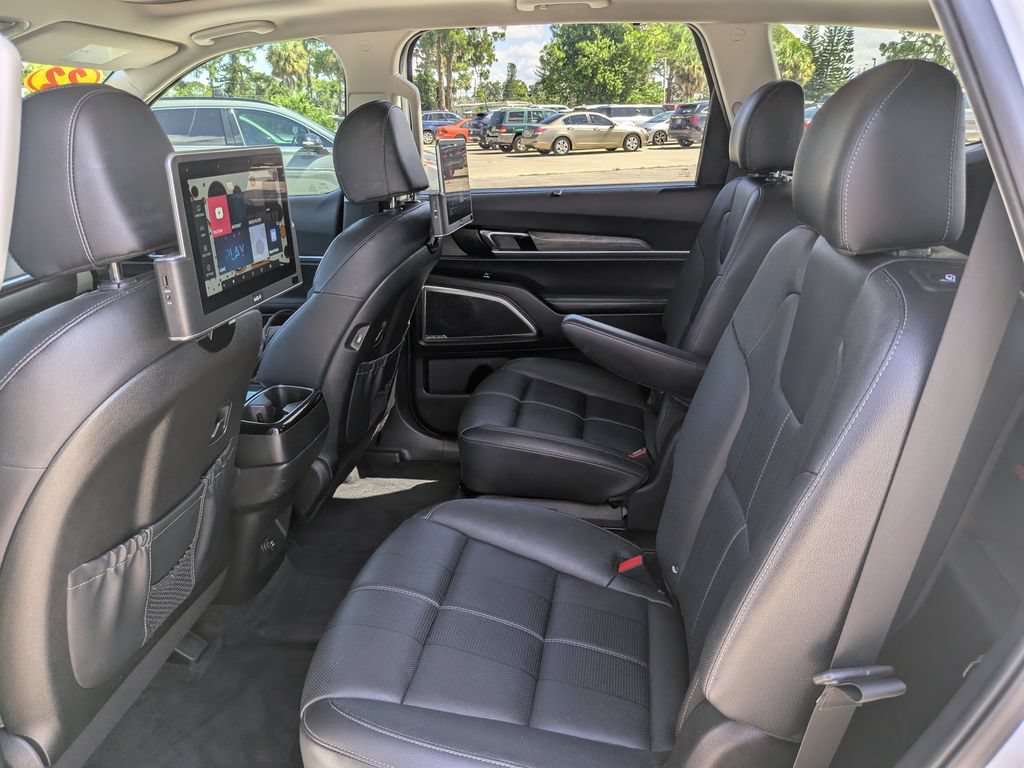 Certified 2022 Kia Telluride SX w/ Towing Package FWD image 20