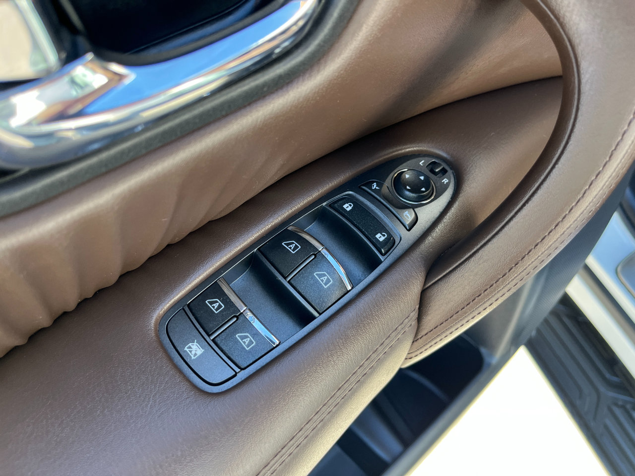 Used 2022 Nissan Armada Platinum w/ Captain's Chairs Package image 12