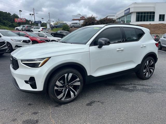 New 2025 Volvo XC40 B5 Plus w/ Protection Package Premier AWD/4WD video 2
