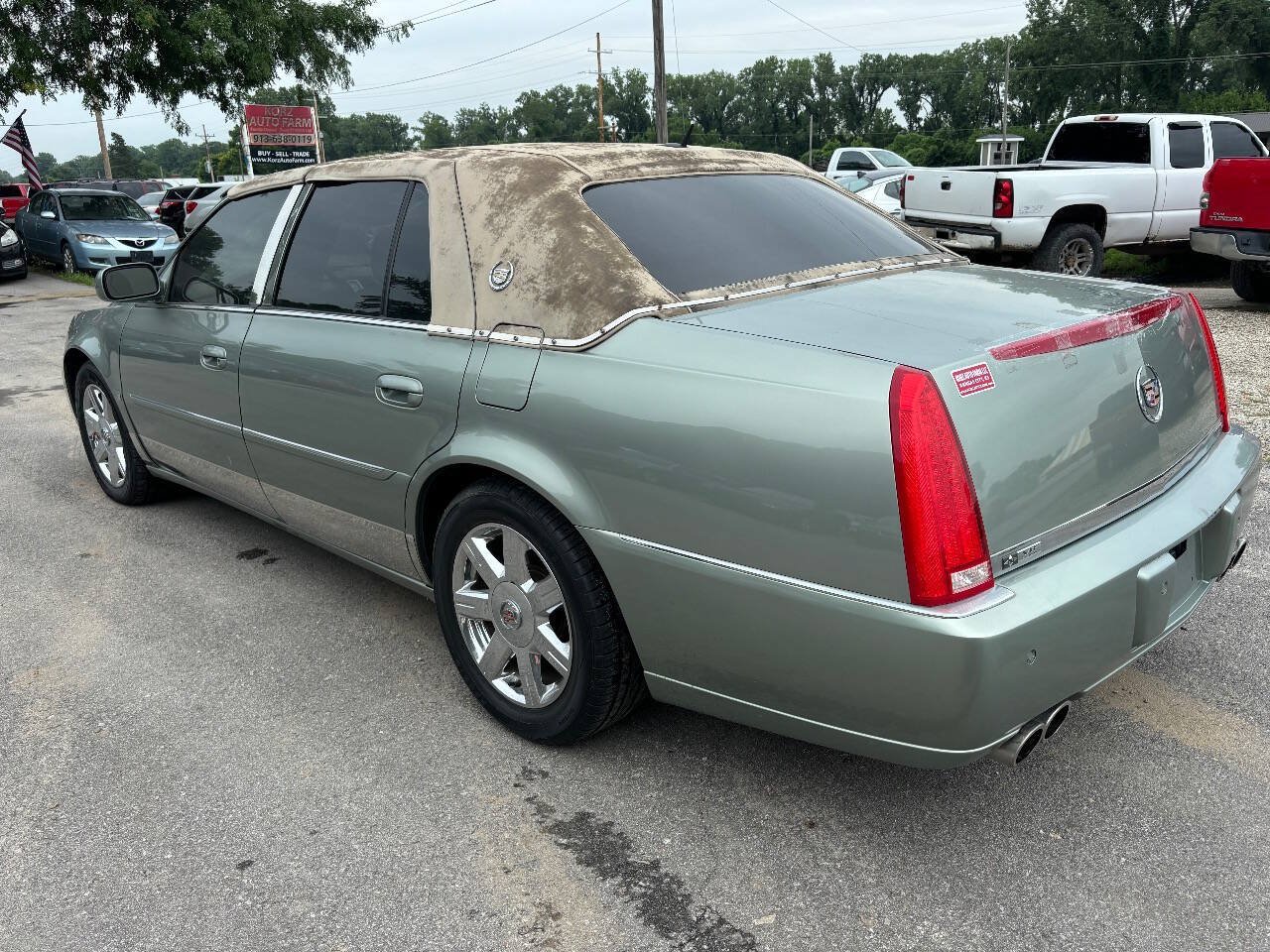Used 2006 Cadillac DTS w/ Trunk Convenience Package FWD image 9