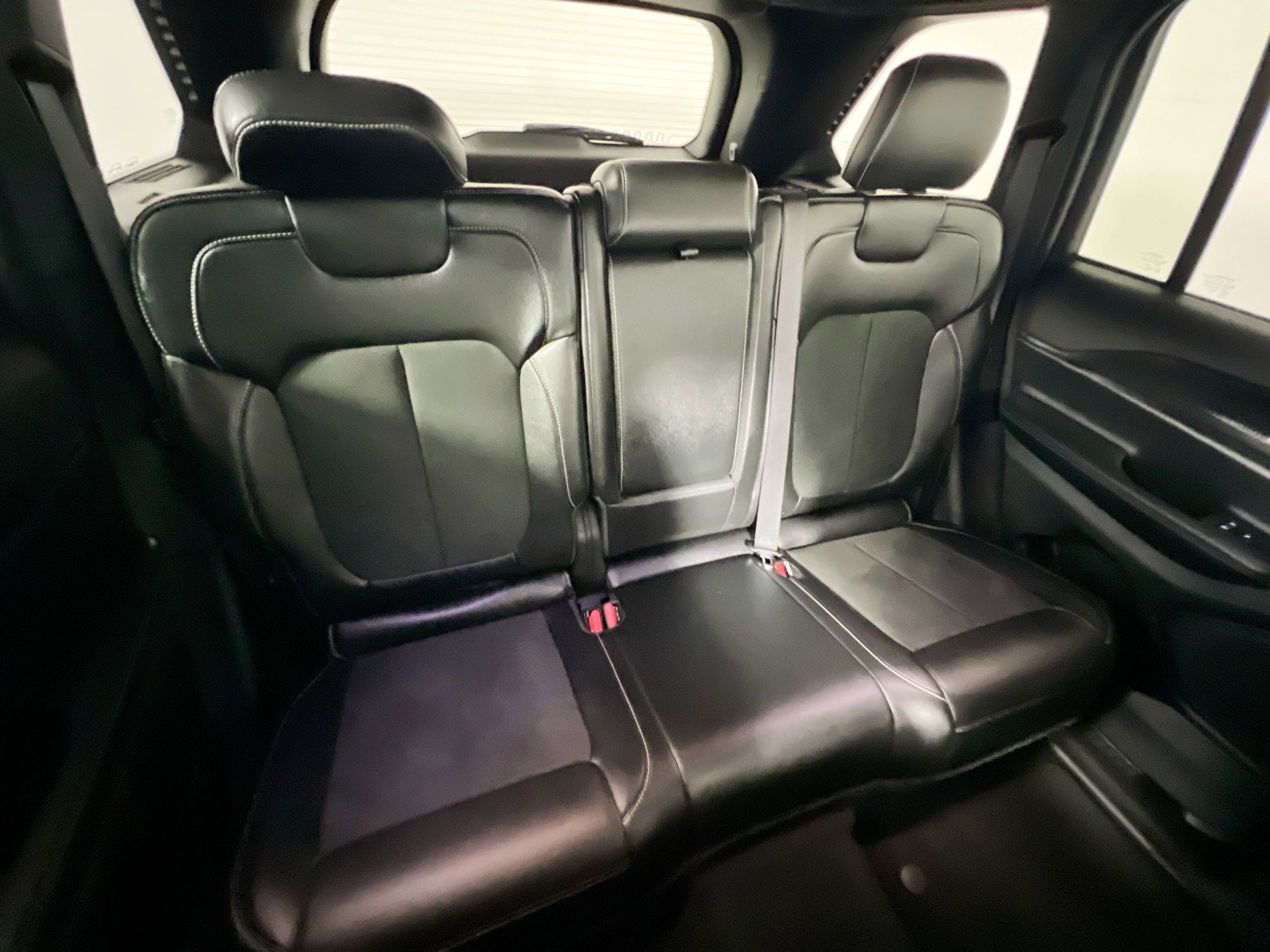 Used 2024 Jeep Grand Cherokee Altitude image 33