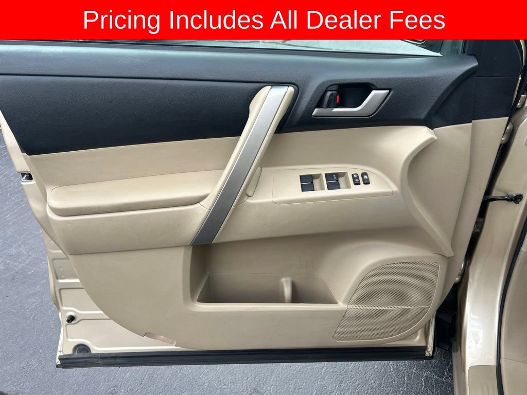 Used 2013 Toyota Highlander SE AWD/4WD image 3