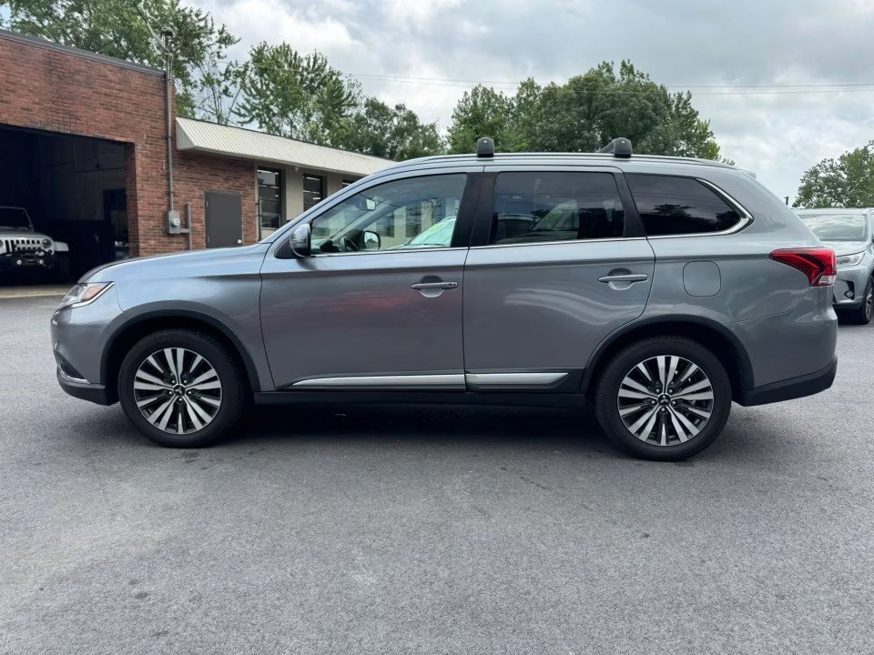 Used 2020 Mitsubishi Outlander SE AWD/4WD image 8