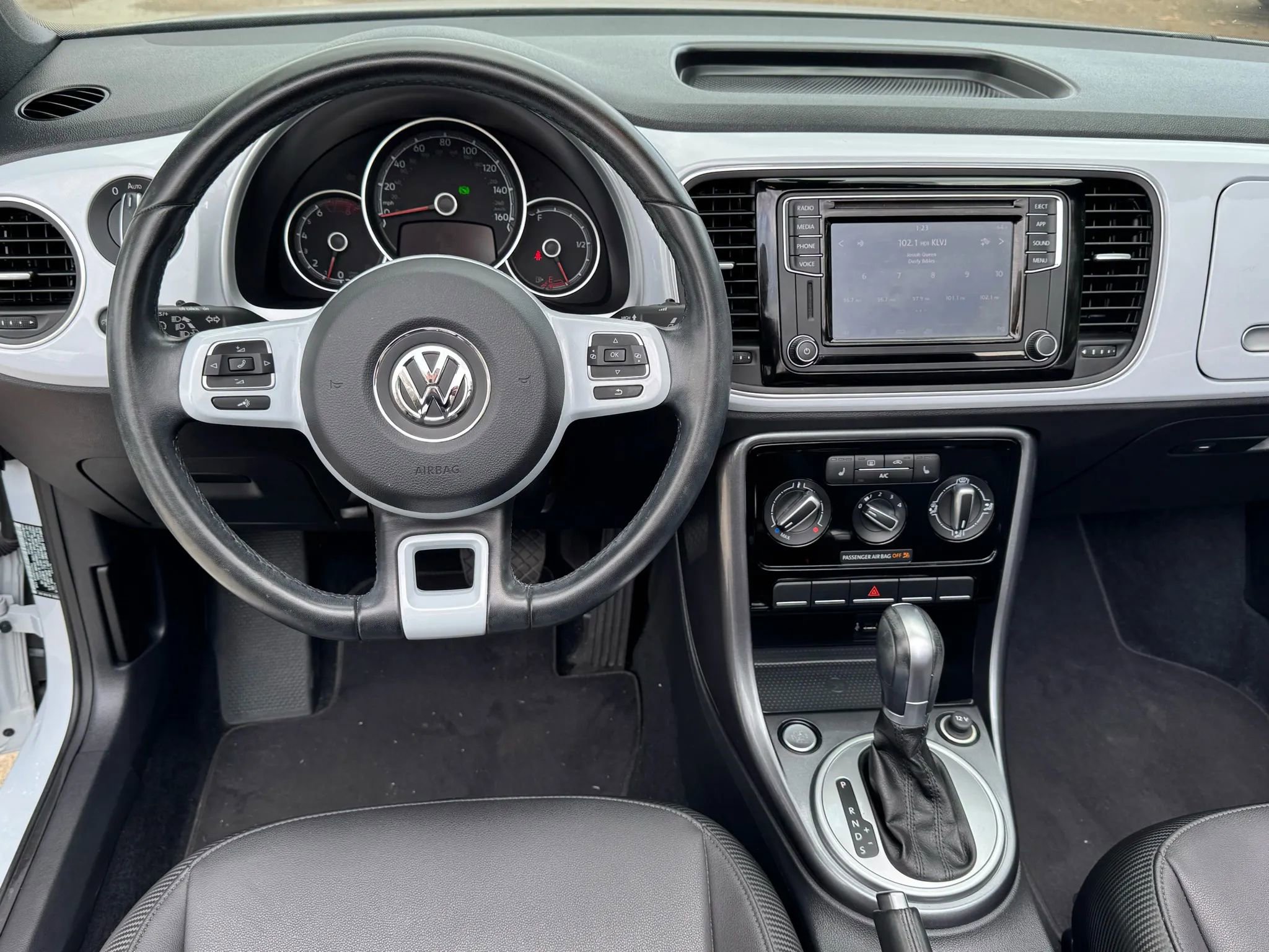 Used 2018 Volkswagen Beetle 2.0T S w/ Style & Comfort Package image 20