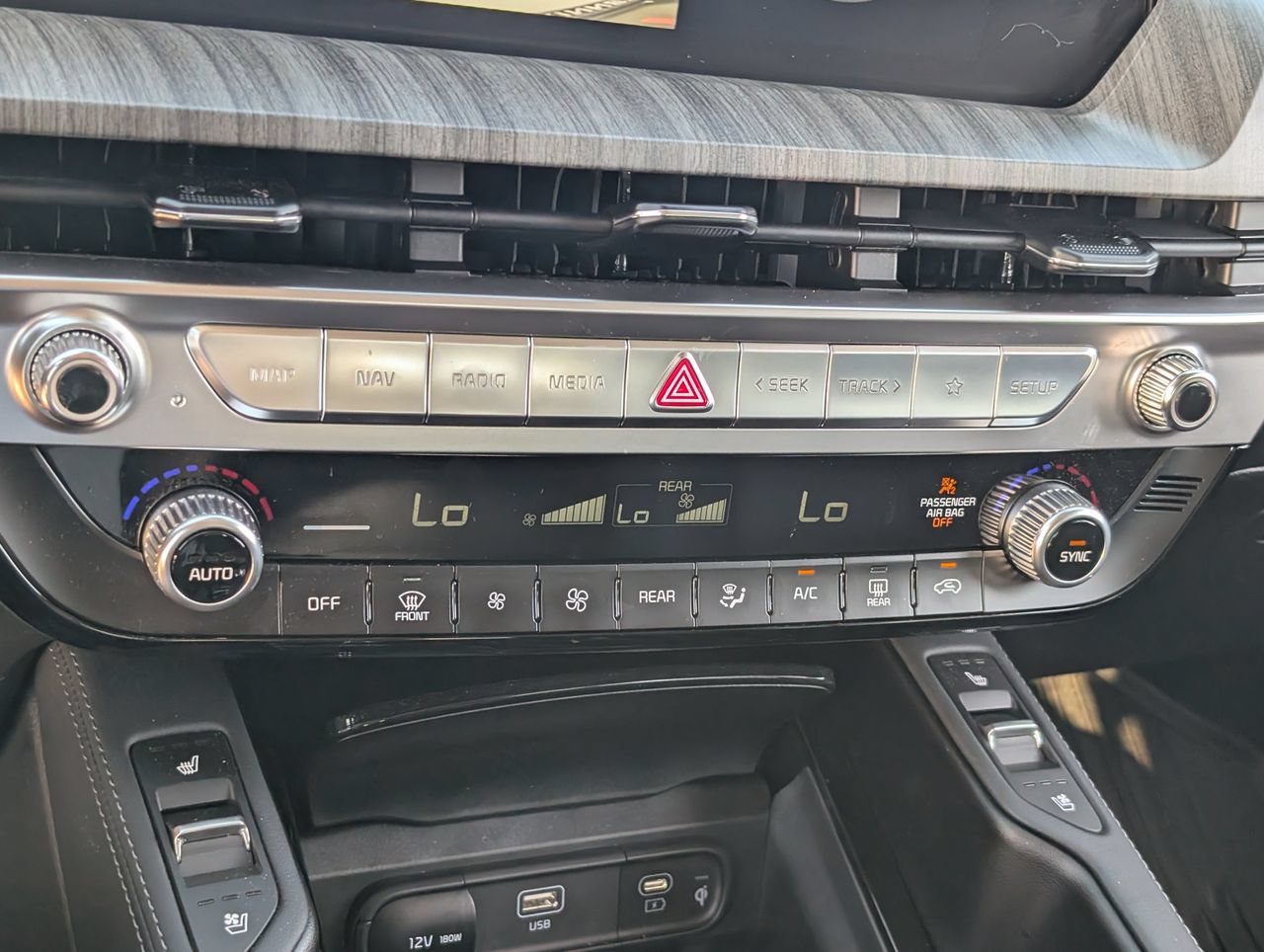Used 2025 Kia Telluride EX w/ EX Captain's Chair Package FWD image 15