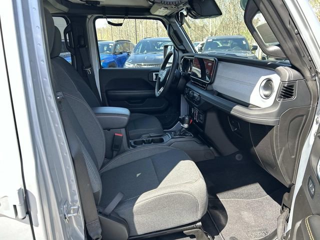 Used 2024 Jeep Wrangler Unlimited Sahara AWD/4WD image 18