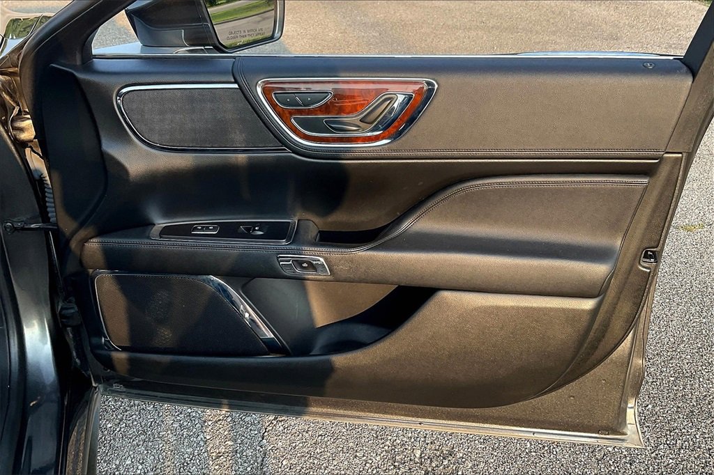 Used 2019 Lincoln Continental Premiere image 24