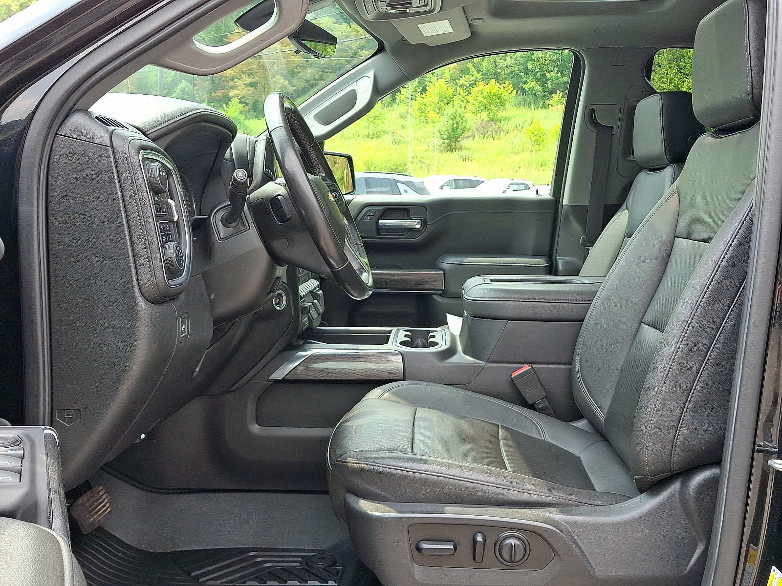 Used 2021 Chevrolet Silverado 1500 LTZ w/ LTZ Premium Package AWD/4WD image 13