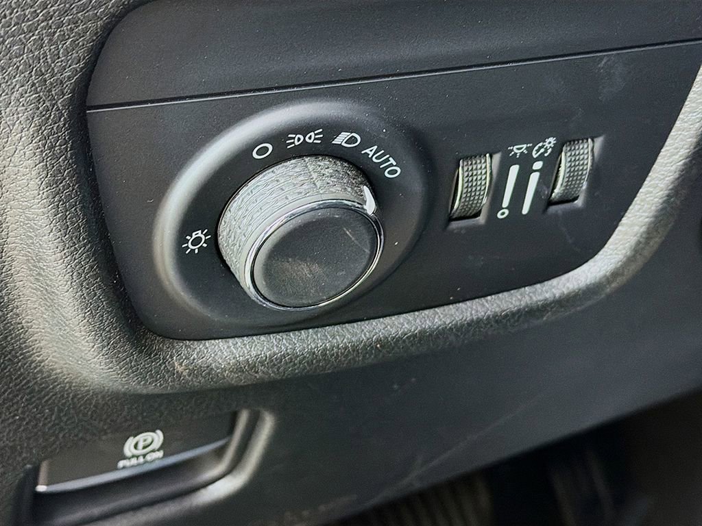 Used 2022 Jeep Grand Cherokee L Laredo image 32