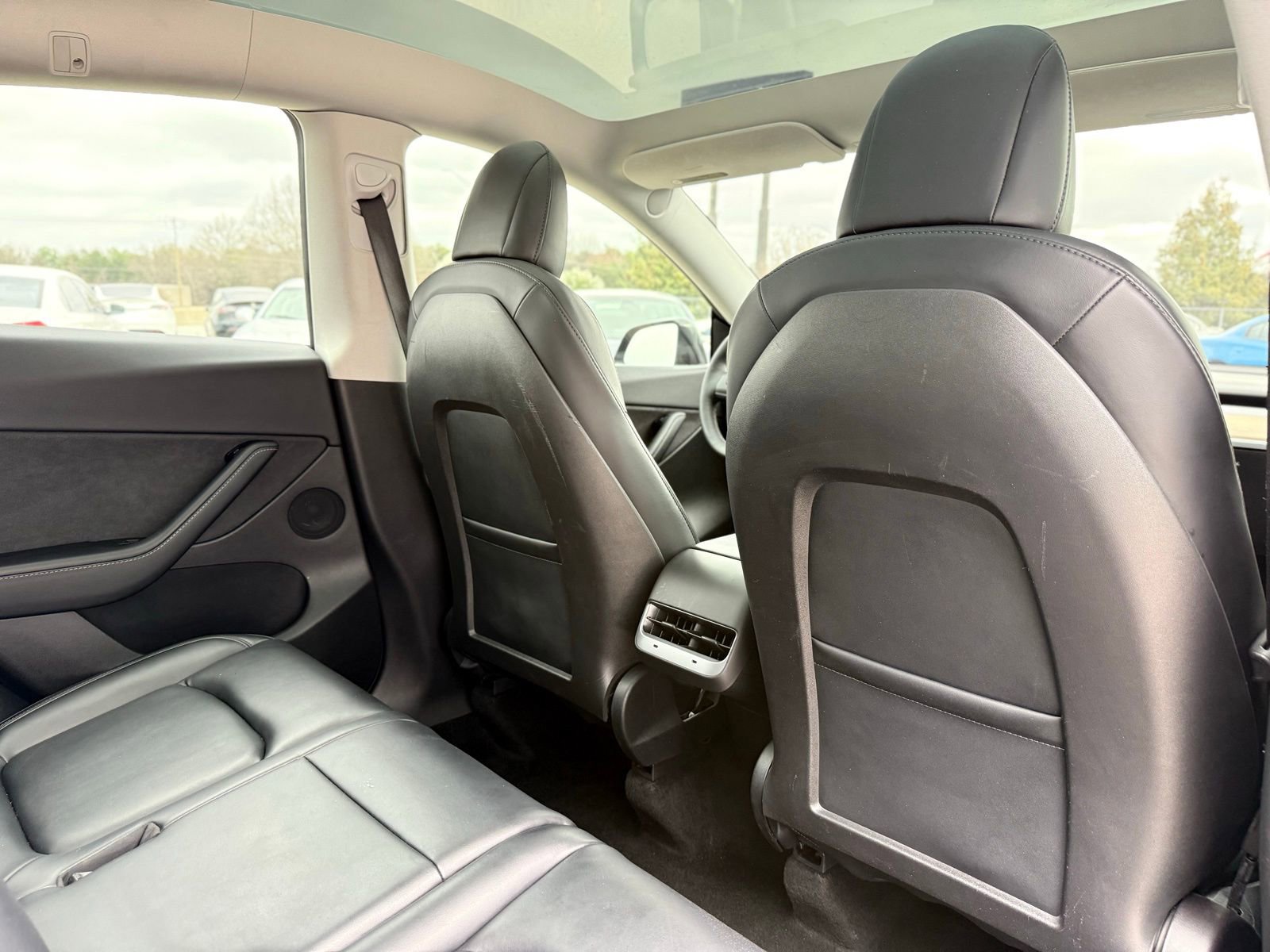 Used 2022 Tesla Model Y Long Range image 30