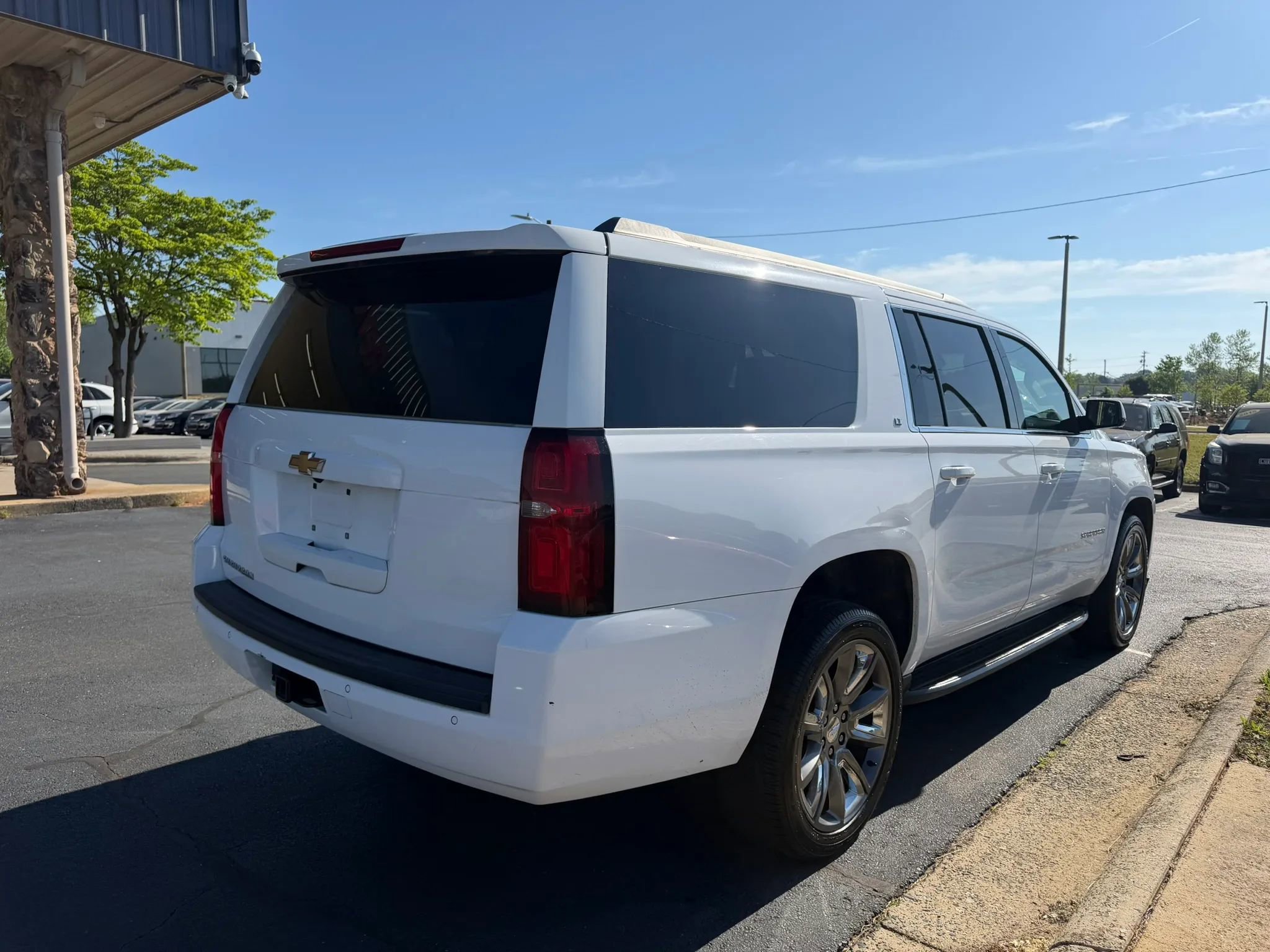 Used 2019 Chevrolet Suburban LT RWD image 7