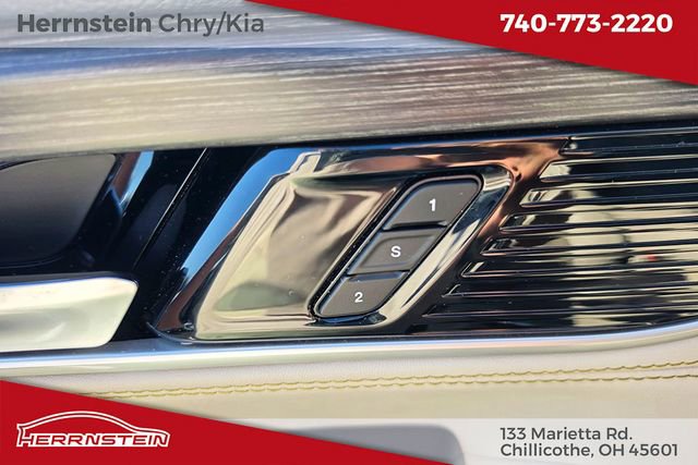 Used 2024 Jeep Wagoneer L Series II w/ Flexible Seating Group AWD/4WD image 13