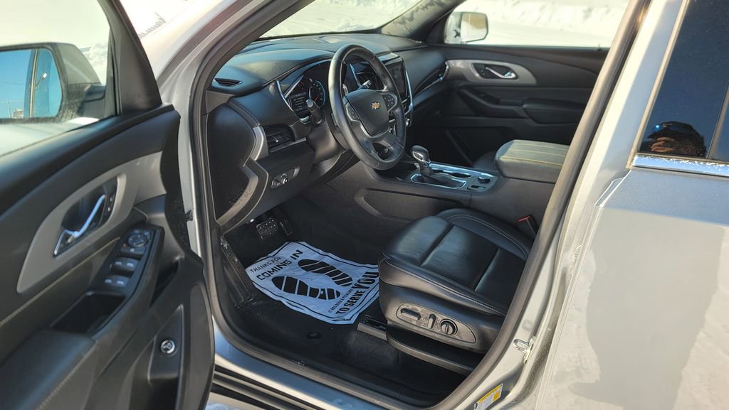 Used 2023 Chevrolet Traverse LT image 18