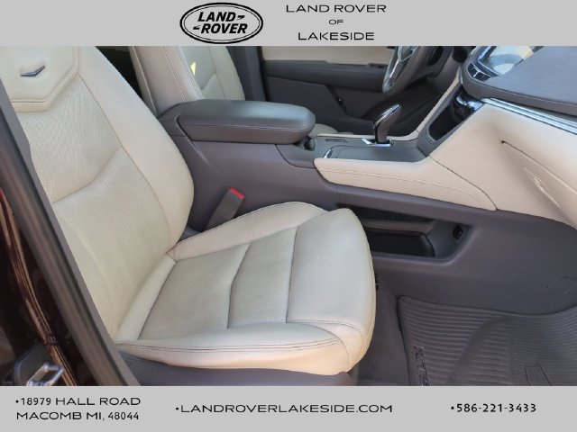 Used 2017 Cadillac XT5 Premium Luxury w/ LPO, Wheel Lock Package FWD image 18