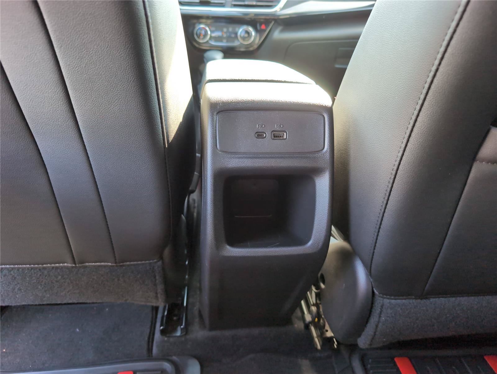Used 2025 Chevrolet Trax RS w/ Sunroof Package FWD image 34