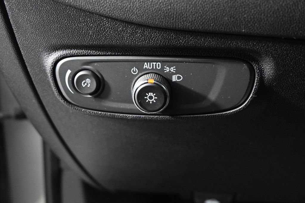 Used 2018 Chevrolet Equinox LT image 23