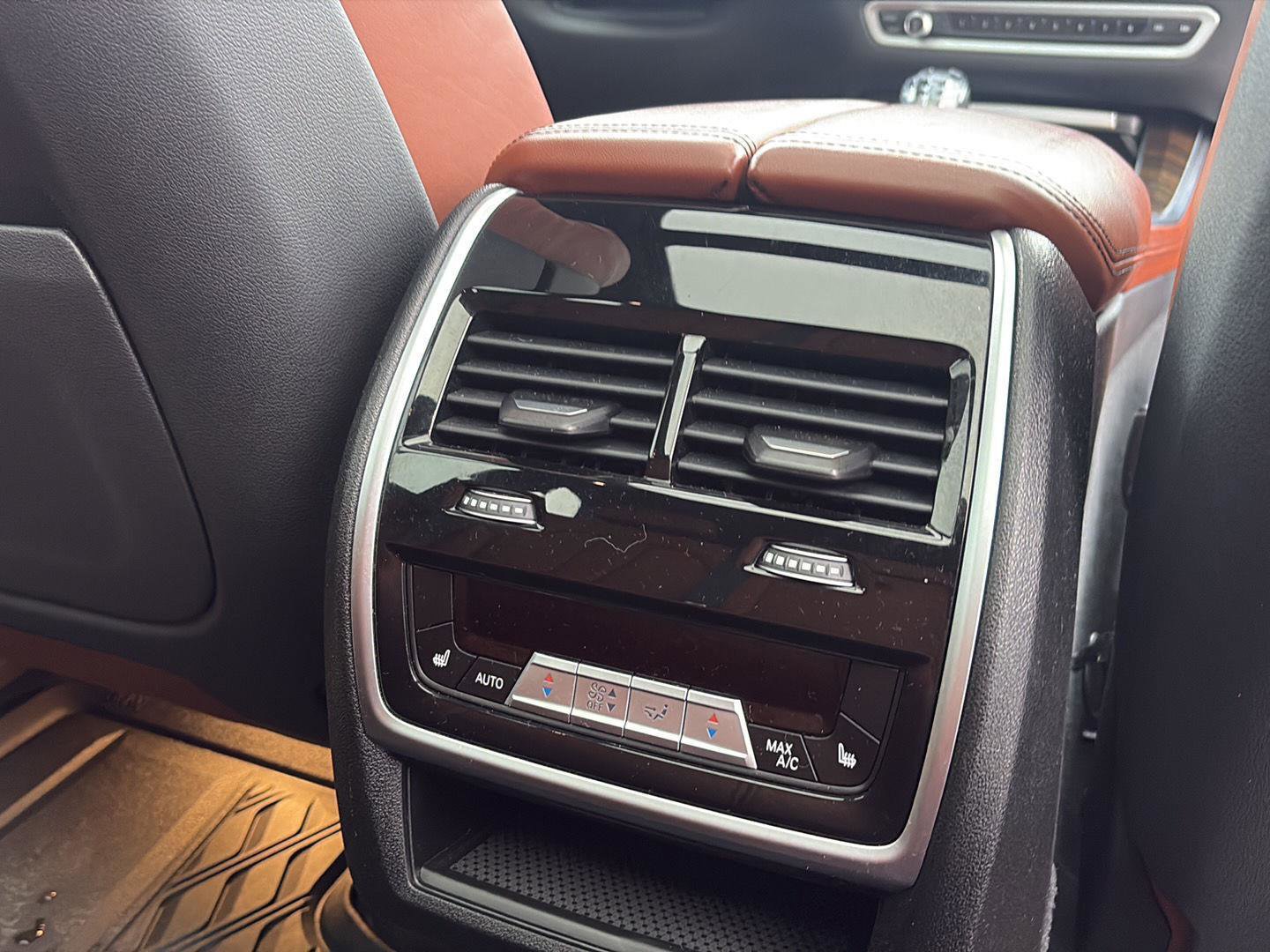 Used 2021 BMW X5 M50i w/ Executive Package image 24