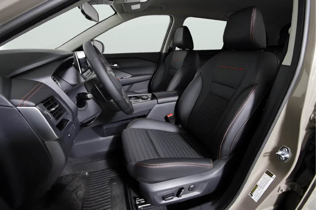Used 2025 Nissan Rogue SV w/ Rock Creek Premium Package AWD/4WD image 31
